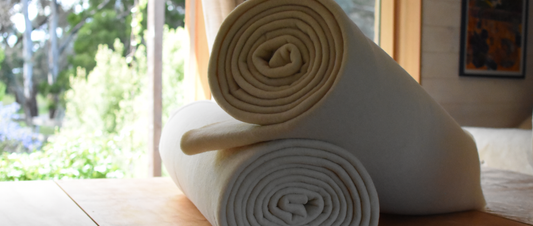 Rolled wool wadding for quilts and upholstery